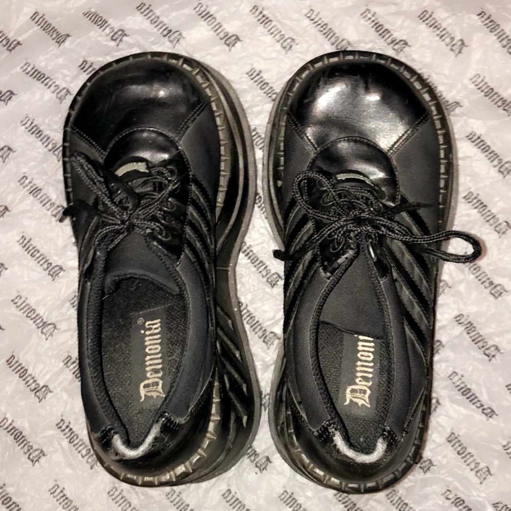 demonia stomp-08’s